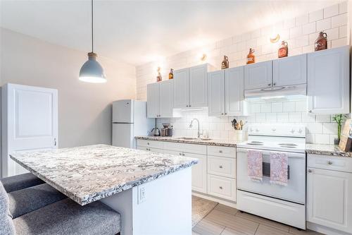 176 Wilson Street, Hamilton, ON - Indoor Photo Showing Kitchen