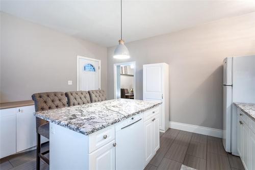 176 Wilson Street, Hamilton, ON - Indoor Photo Showing Kitchen