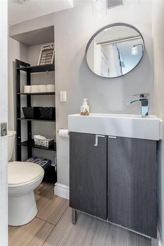 176 Wilson Street, Hamilton, ON - Indoor Photo Showing Bathroom