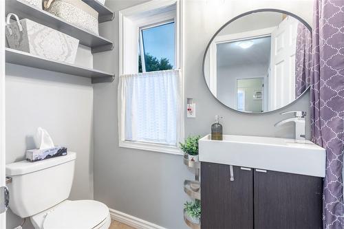 176 Wilson Street, Hamilton, ON - Indoor Photo Showing Bathroom