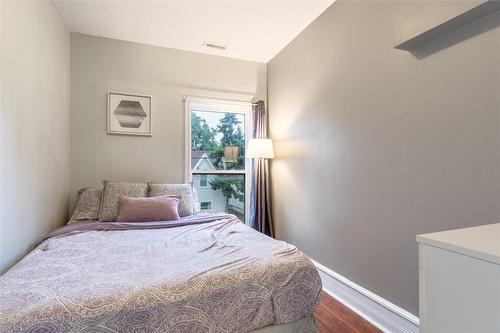 176 Wilson Street, Hamilton, ON - Indoor Photo Showing Bedroom