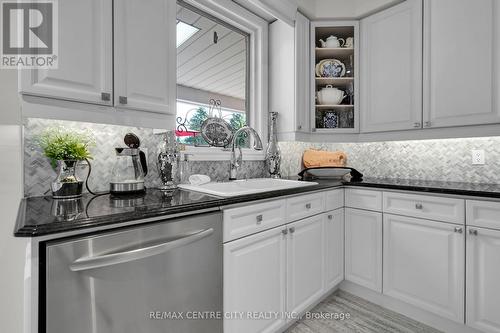 11 Woodland Drive, Middlesex Centre (Kilworth), ON - Indoor Photo Showing Kitchen