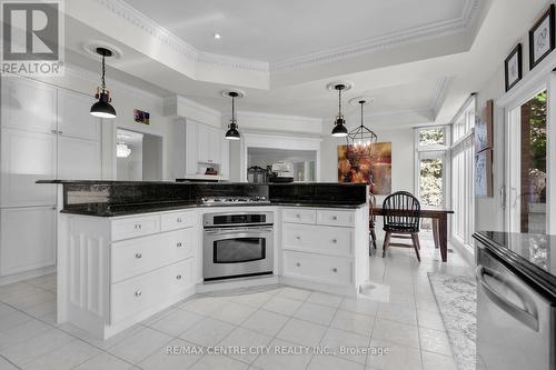 11 Woodland Drive, Middlesex Centre (Kilworth), ON - Indoor Photo Showing Kitchen