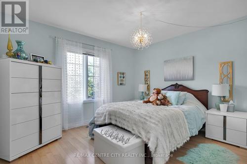 11 Woodland Drive, Middlesex Centre (Kilworth), ON - Indoor Photo Showing Bedroom