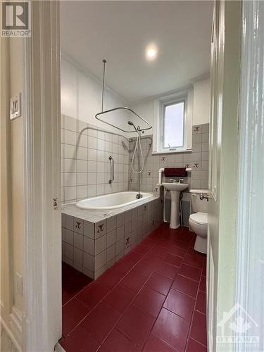 50 Sweetland Avenue Unit#A, Ottawa, ON - Indoor Photo Showing Bathroom