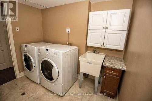 1501 - 8111 Yonge Street, Markham (Royal Orchard), ON - Indoor Photo Showing Laundry Room