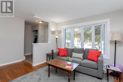 138 Culver Crescent, London, ON - Indoor Photo Showing Living Room