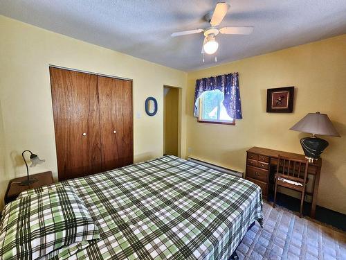 Bedroom - 33 Ch. Des Pruches, Grenville-Sur-La-Rouge, QC - Indoor Photo Showing Bedroom