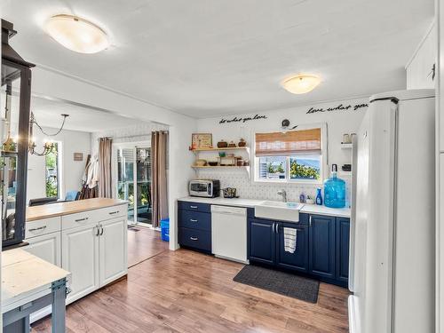 443 Opal Drive, Logan Lake, BC - Indoor Photo Showing Kitchen