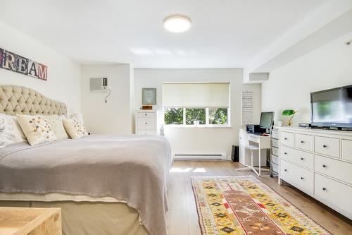 407-686 Lequime Road, Kelowna, BC - Indoor Photo Showing Bedroom