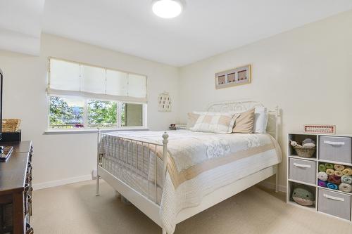 407-686 Lequime Road, Kelowna, BC - Indoor Photo Showing Bedroom