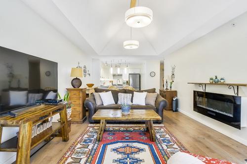 407-686 Lequime Road, Kelowna, BC - Indoor Photo Showing Living Room With Fireplace