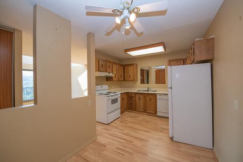 304-3901 32 Avenue, Vernon, BC - Indoor Photo Showing Kitchen With Double Sink