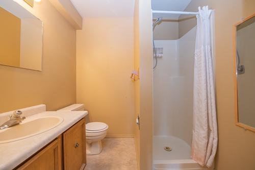 304-3901 32 Avenue, Vernon, BC - Indoor Photo Showing Bathroom