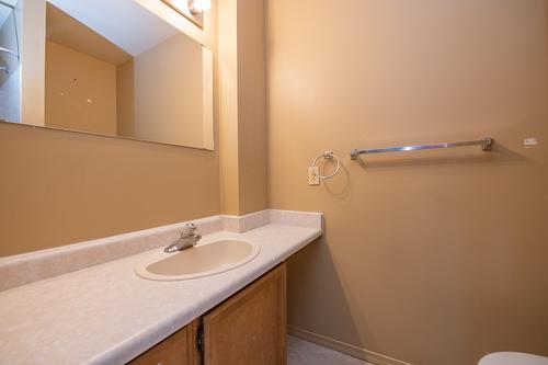 304-3901 32 Avenue, Vernon, BC - Indoor Photo Showing Bathroom