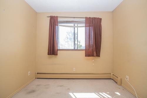 304-3901 32 Avenue, Vernon, BC - Indoor Photo Showing Other Room