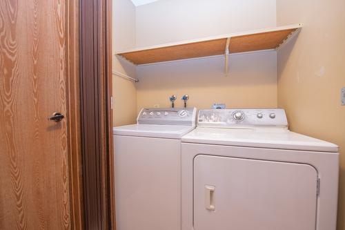 304-3901 32 Avenue, Vernon, BC - Indoor Photo Showing Laundry Room