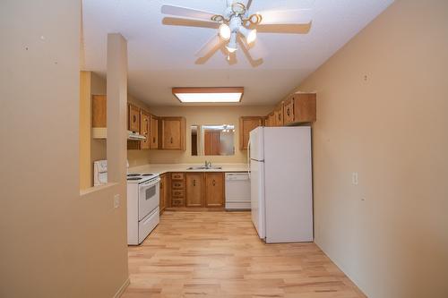 304-3901 32 Avenue, Vernon, BC - Indoor Photo Showing Kitchen With Double Sink