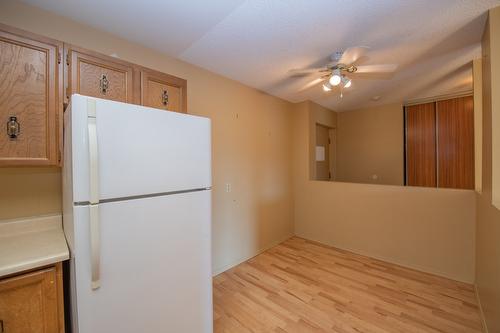 304-3901 32 Avenue, Vernon, BC - Indoor Photo Showing Kitchen