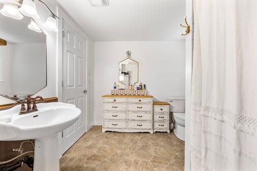 3530 Redecopp Road, Lake Country, BC - Indoor Photo Showing Bathroom