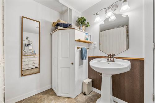 3530 Redecopp Road, Lake Country, BC - Indoor Photo Showing Bathroom