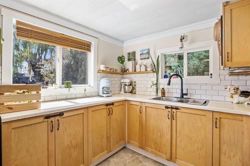 3530 Redecopp Road, Lake Country, BC - Indoor Photo Showing Kitchen With Double Sink