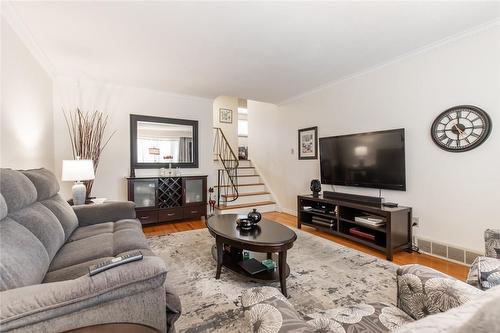 25 Muir Avenue, Hamilton, ON - Indoor Photo Showing Living Room