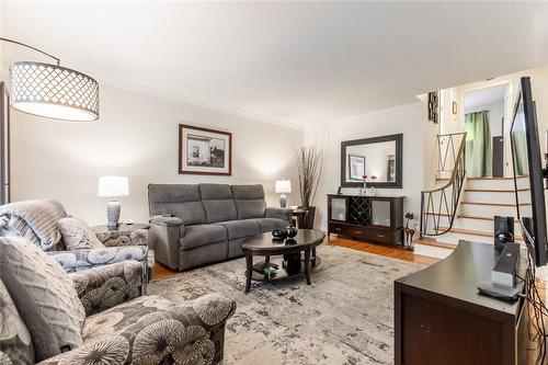 25 Muir Avenue, Hamilton, ON - Indoor Photo Showing Living Room