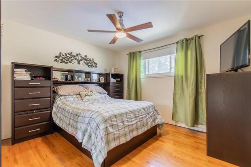 25 Muir Avenue, Hamilton, ON - Indoor Photo Showing Bedroom