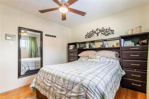 25 Muir Avenue, Hamilton, ON - Indoor Photo Showing Bedroom