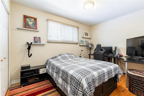 25 Muir Avenue, Hamilton, ON - Indoor Photo Showing Bedroom