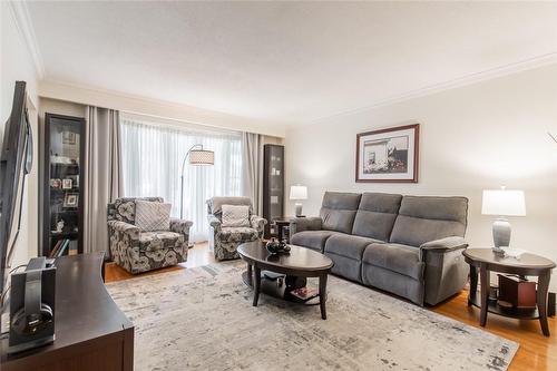 25 Muir Avenue, Hamilton, ON - Indoor Photo Showing Living Room