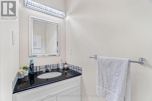 832 Challinor Terrace, Milton (Harrison), ON - Indoor Photo Showing Bathroom