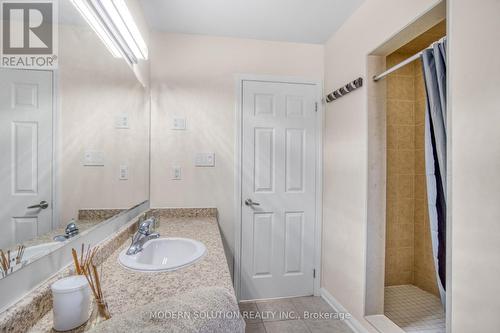 832 Challinor Terrace, Milton (Harrison), ON - Indoor Photo Showing Bathroom