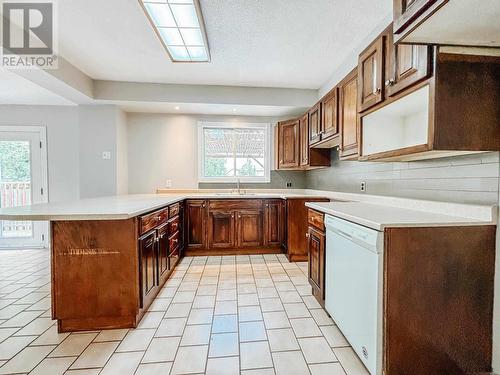 68 John St, Temiskaming Shores, ON - Indoor Photo Showing Kitchen With Double Sink