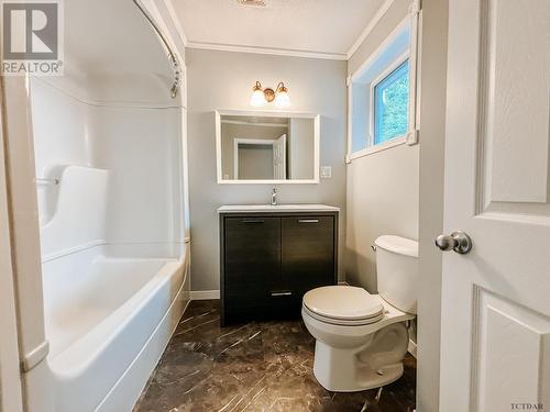 68 John St, Temiskaming Shores, ON - Indoor Photo Showing Bathroom