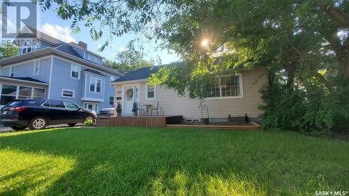 441 5Th Street, Weyburn, SK - Outdoor