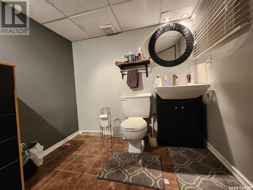 441 5Th Street, Weyburn, SK - Indoor Photo Showing Bathroom