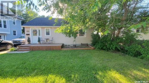 441 5Th Street, Weyburn, SK - Outdoor