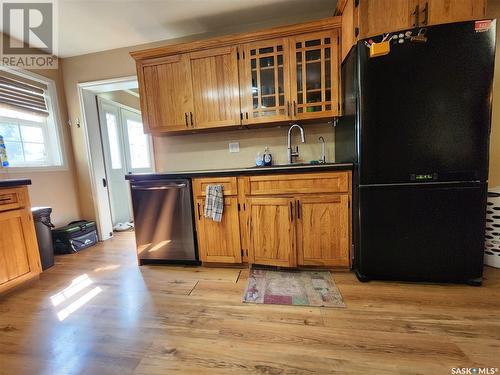 441 5Th Street, Weyburn, SK - Indoor Photo Showing Kitchen