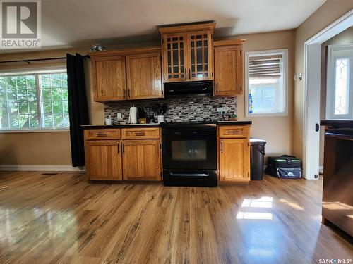 441 5Th Street, Weyburn, SK - Indoor Photo Showing Kitchen