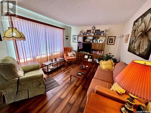 603 2Nd Street Ne, Preeceville, SK - Indoor Photo Showing Living Room