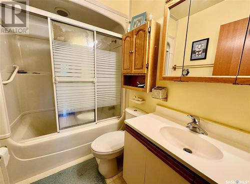 603 2Nd Street Ne, Preeceville, SK - Indoor Photo Showing Bathroom