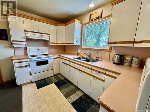 603 2Nd Street Ne, Preeceville, SK - Indoor Photo Showing Kitchen With Double Sink