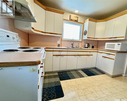 603 2Nd Street Ne, Preeceville, SK - Indoor Photo Showing Kitchen With Double Sink