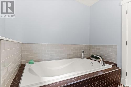 2837 23Rd Avenue, Regina, SK - Indoor Photo Showing Bathroom