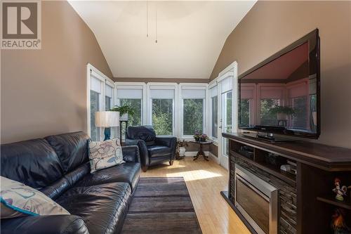 517 Wayne Street, Shediac, NB - Indoor Photo Showing Living Room