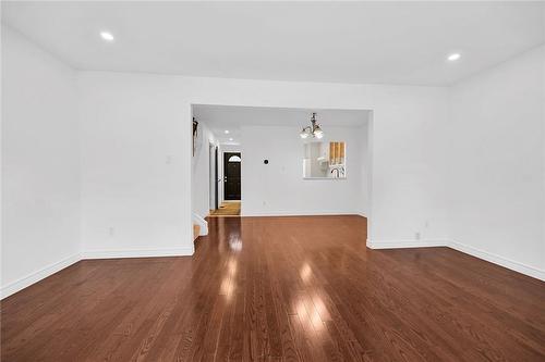 230 San Francisco Avenue, Hamilton, ON - Indoor Photo Showing Other Room