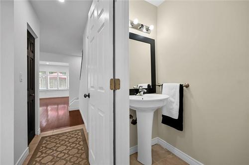 230 San Francisco Avenue, Hamilton, ON - Indoor Photo Showing Bathroom