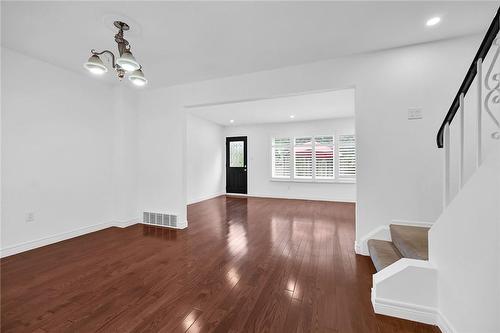 230 San Francisco Avenue, Hamilton, ON - Indoor Photo Showing Other Room